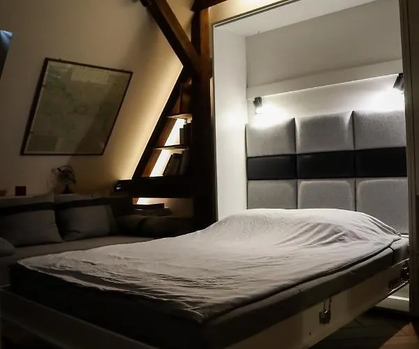 Attic Jezyce Apartment